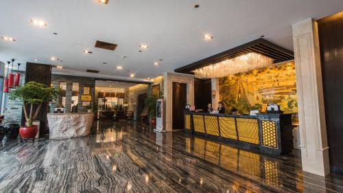 Shunde Hotel | Discover Xiang Yun Sha Garden Hotel: 4-Star Comfort & Pool