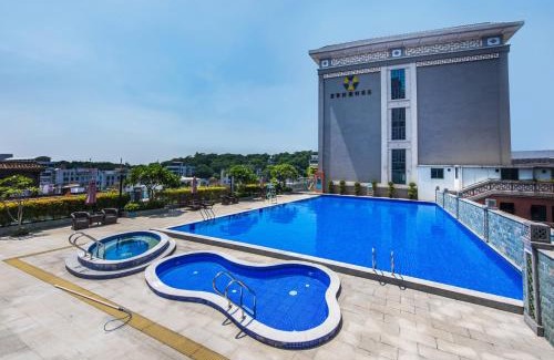 Shunde Hotel | Discover Xiang Yun Sha Garden Hotel: 4-Star Comfort & Pool