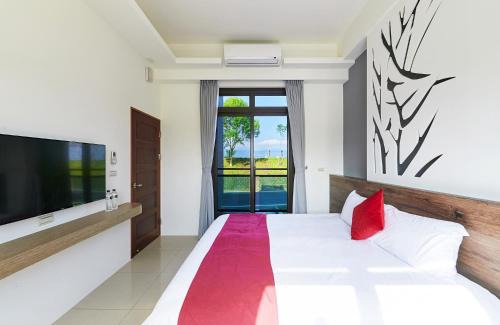 Dongshan House | Relax at Xiangyue 38 Homestay with Pool & Family Fun
