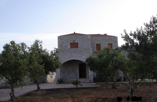 Xifias House | Exceptional Xifias Stonehouse: Family-Friendly Retreat