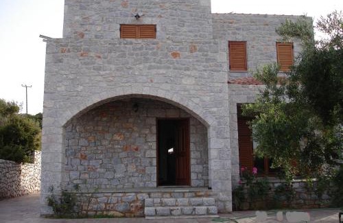 Xifias House | Exceptional Xifias Stonehouse: Family-Friendly Retreat