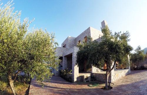 Xifias House | Exceptional Xifias Stonehouse: Family-Friendly Retreat