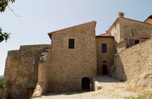 Gualdo Cattaneo House | XIII century Castle overlooking an uncontaminated valley.