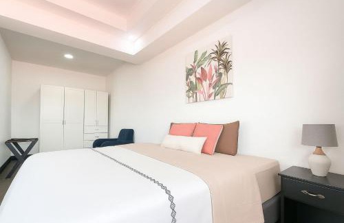 Pavas Bed & Breakfast | Cozy XIN Bed&Breakfast - Family-Friendly with Kitchen Access