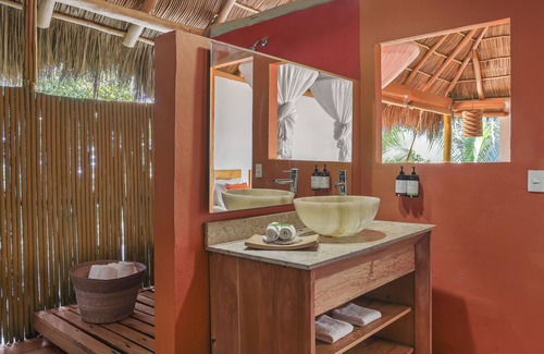 Quimixto Hotel | Experience Tranquility at Xinalani with Ocean Views & Spa