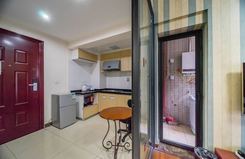 Pazhou Residential District Apartment | Welcoming Xing Yu Legend Service Apartment with Pool & Ocean View