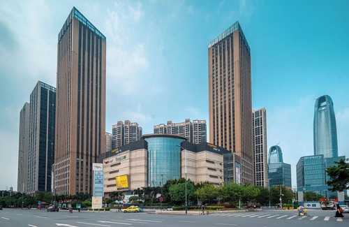 Pazhou Residential District Apartment | Welcoming Xing Yu Legend Service Apartment with Pool & Ocean View