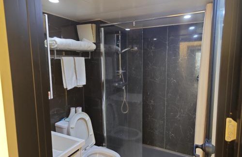 Longhua District Apartment | Comfortable Xinghe Times Apartment Near Shenzhen North Station
