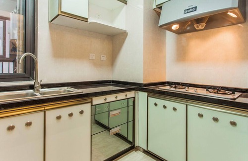 Zhujiang New Town Apartment | Family-Friendly Xinguang Apartment with Kitchen Amenities