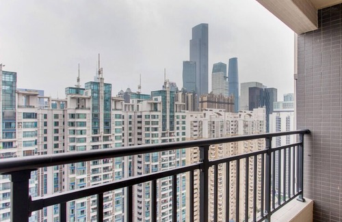 Zhujiang New Town Apartment | Family-Friendly Xinguang Apartment with Kitchen Amenities