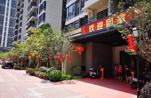 Zhujiang New Town Apartment | Family-Friendly Xinguang Apartment with Kitchen Amenities