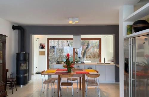 Sulzano Apartment | Discover XIO HOME: 4-Star Oceanfront Retreat for All