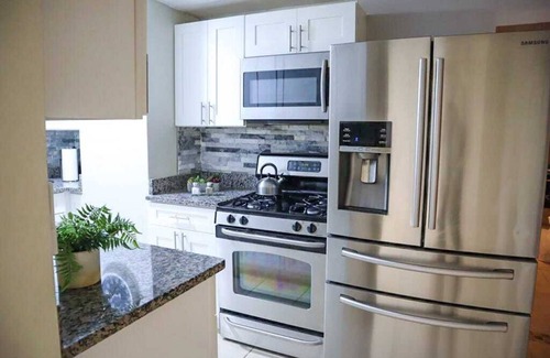 Fairvilla House | Relaxing 3BR Home with Hot Tub & Pool Table Near Attractions