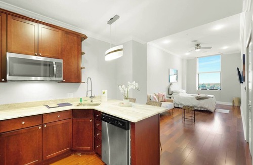 North Philadelphia East Apartment | Cozy Studio Retreat in Philadelphia with Pool & Spa