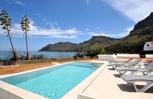 Betlem de Marina House | Oceanfront Villa XOROI with Breathtaking Views of Alcudia