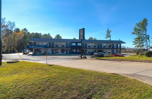 Marshall Hotel | Pet-Friendly Xpress Inn & Extended Stay with Pool Access