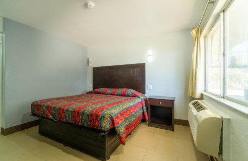Marshall Hotel | Pet-Friendly Xpress Inn & Extended Stay with Pool Access