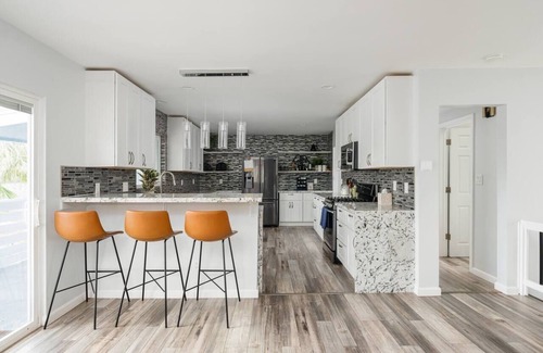 La Mesa House | Indulge in a Heated Pool and Chef's Kitchen Oasis