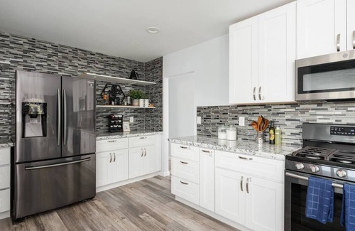 La Mesa House | Indulge in a Heated Pool and Chef's Kitchen Oasis