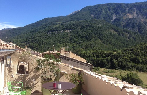 Morgat House | Enchanting XVI Century Village House with Mont Ventoux Views