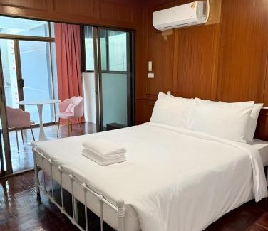 Nana Apartment | XX Stay On Sukhumvit Soi 11 BTS Nana - สเตย์ออน สุขุมวิท 11 รถไฟฟ้านานา