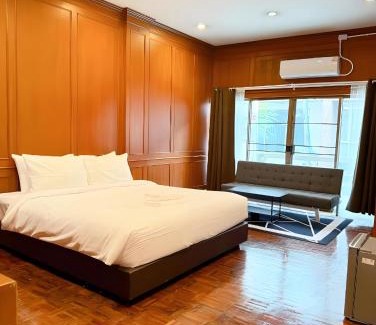 Nana Apartment | XX Stay On Sukhumvit Soi 11 BTS Nana - สเตย์ออน สุขุมวิท 11 รถไฟฟ้านานา