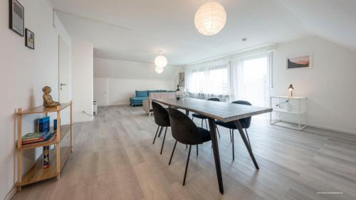 Edingen-Neckarhausen Apartment | XXL Design-Appartement Gardendesign Boxspring 8 Pers Zwischen Heidelberg und Mannheim