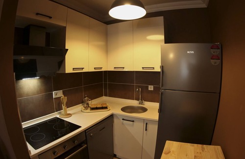 Sarsu Mahallesi Apartment | Comfortable Yücemek Apart: Family-Friendly with Kitchen