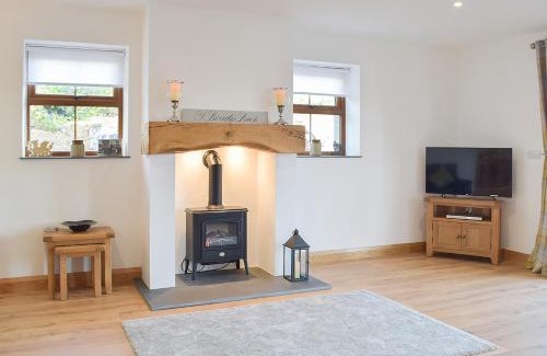Llanelli House | Experience Y Beudy Bach: 5-Star Stay with Hot Tub Bliss