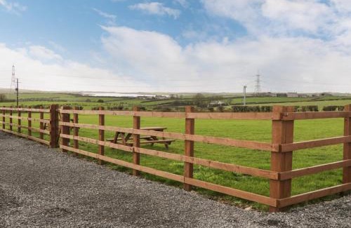 Rhosybol House | Y Bwthyn: Pet-Friendly Retreat with 10/10 Guest Rating
