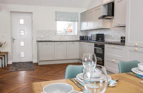 Rhosybol House | Y Bwthyn: Pet-Friendly Retreat with 10/10 Guest Rating