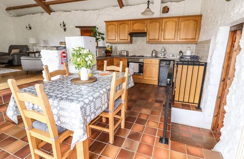 Betws-Y-Coed Cottage | Relax at Y Bwthyn with Oceanfront Views and Spa Access