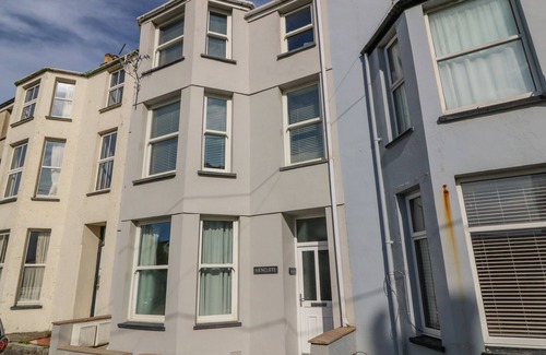 Porthmadog Cottage | Oceanfront Escape at Y Castell Apartment 1 With Breakfast