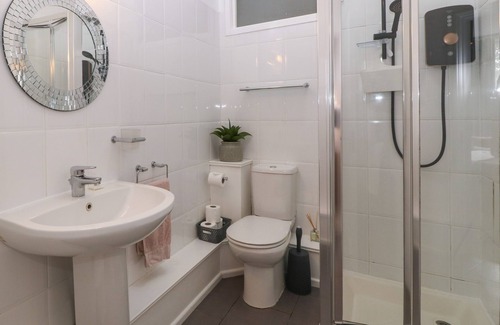 Porthmadog Cottage | Oceanfront Escape at Y Castell Apartment 1 With Breakfast