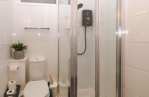 Porthmadog Cottage | Oceanfront Escape at Y Castell Apartment 1 With Breakfast