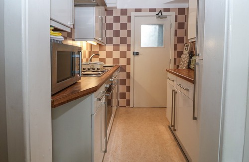 Criccieth Apartment | Y Castell Apartment 1: Romantic Cottage with Ocean Views
