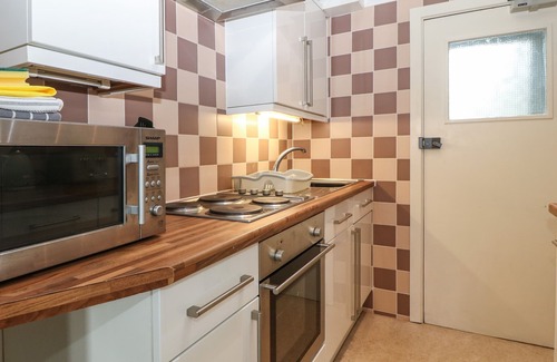 Criccieth Apartment | Y Castell Apartment 1: Romantic Cottage with Ocean Views