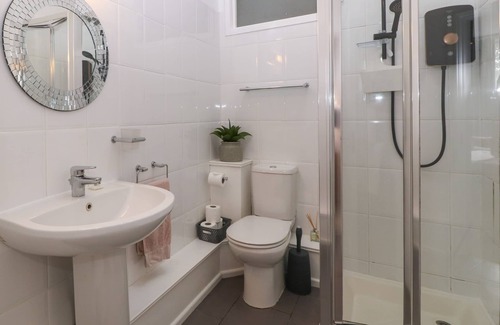 Criccieth Apartment | Y Castell Apartment 1: Romantic Cottage with Ocean Views