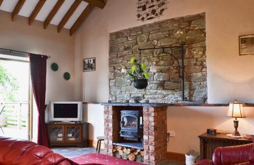 Welshpool House | Pet-Friendly Y Dderwen At Brynglas Farm - 4 Star Retreat