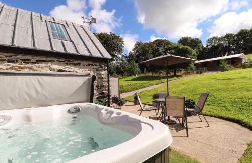 Felindre Farchog House | Discover Y Felin at Coed Cadw: Pet-Friendly Retreat