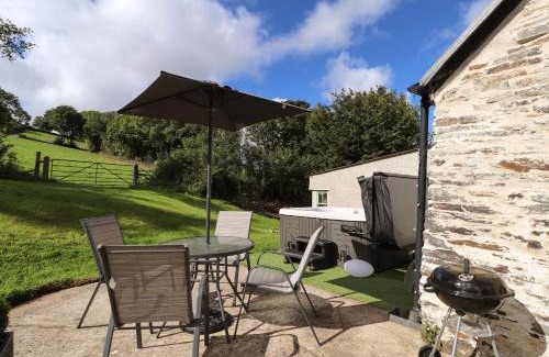 Felindre Farchog House | Discover Y Felin at Coed Cadw: Pet-Friendly Retreat