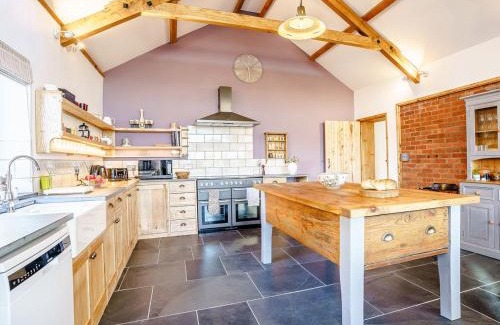 Llandissilio West House | Y Glowty Newydd - Uk31701