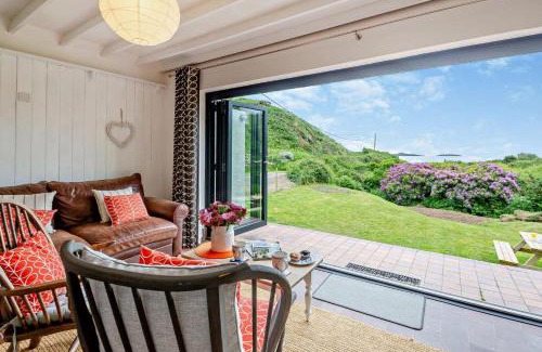 Aberdaron House | Discover Y Grogen: Your Ideal Travel Retreat Awaits