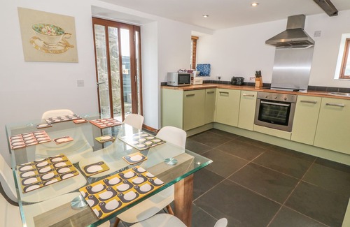 Criccieth Cottage | Y STABAL: Cozy Pet-Friendly Holiday Cottage in Criccieth