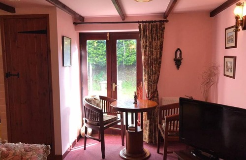 Corwen House | Inviting Cottage for Ecotourism Enthusiasts near Corwen