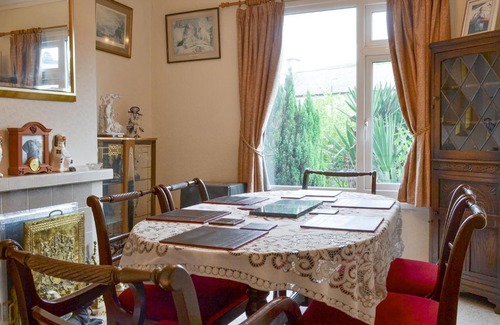 Harlech House | Discover Y Waun: 4-Star Pet-Friendly Retreat with Top Reviews