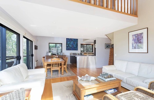 Dalmeny House | Beachside Bliss at Yabbarra Sands - Guest Rated 9.8/10