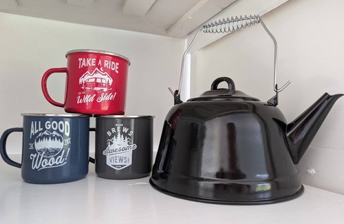 Joes Box House | Yabbra Road Farmstay - Cute pet friendly caravan, mountain views and a creek!