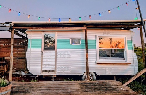 Joes Box House | Yabbra Road Farmstay - Cute pet friendly caravan, mountain views and a creek!