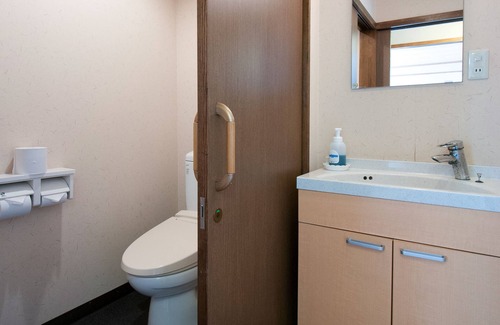 Yachi Onsen House | Relaxing Yachi Onsen Spa with Hot Tub & Wellness Amenities